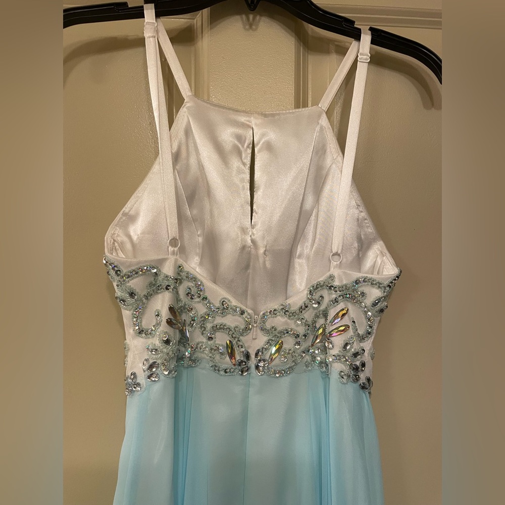 Escape Keyhole Light Blue Dress - Picture 10 of 12